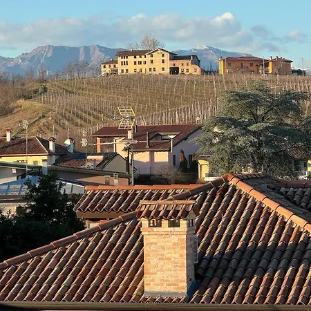 Mansarda Munari In Centro A Cornuda, Tra Le Colline Prosecco *