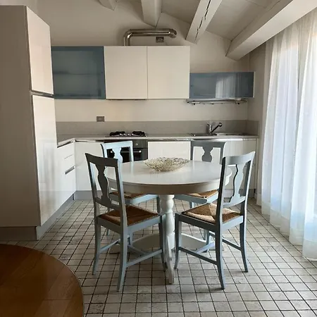 Mansarda Munari In Centro A Cornuda, Tra Le Colline Prosecco *